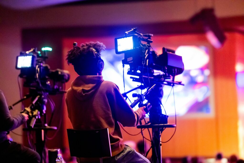 Un camarógrafo trabajando en uno de los medios de comunicación han