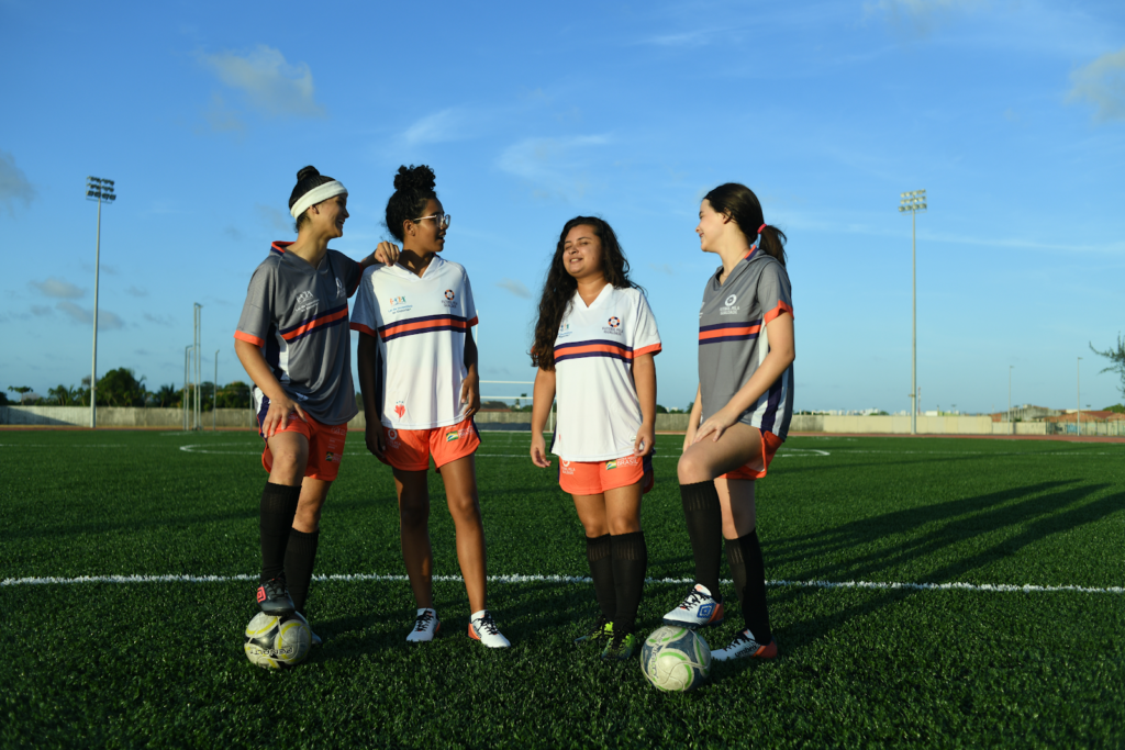 The Esporte Mais Institute, promotes equality in soccer by stimulating girls and women to play the sport. Image: IEM reproduction.  