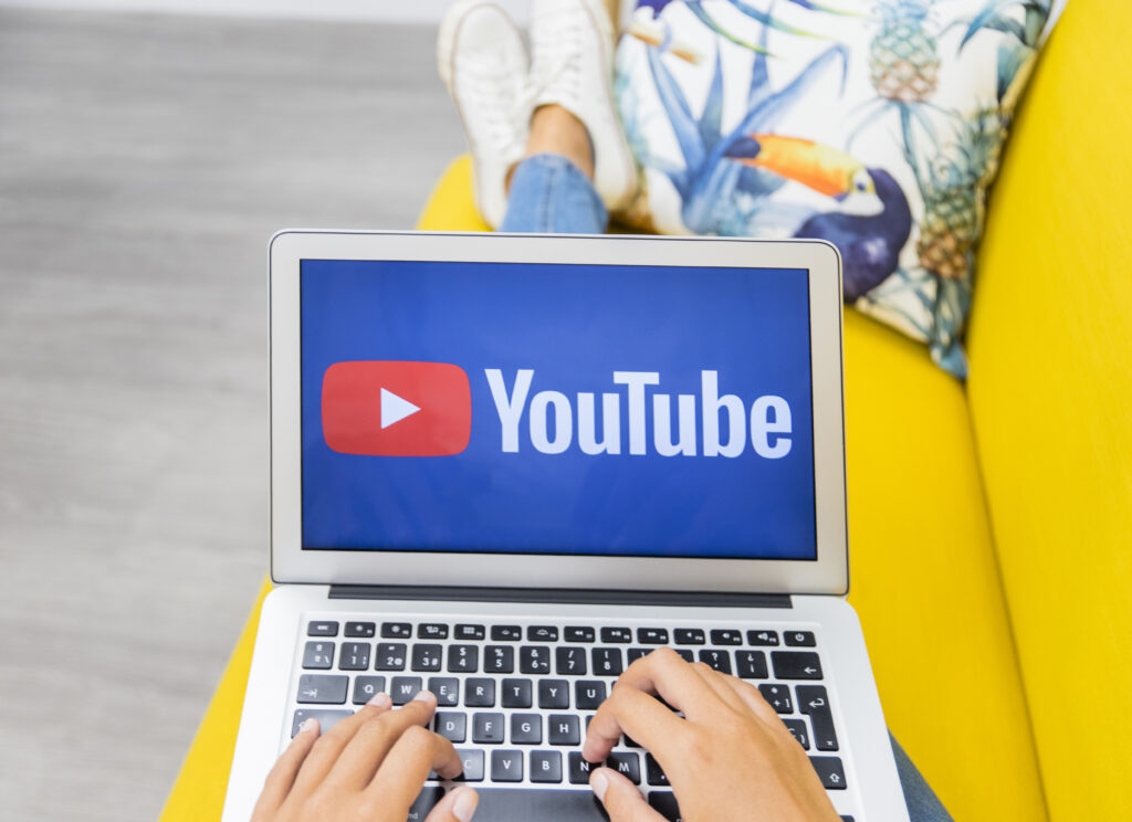 Somebody prepares YouTube SEO strategies